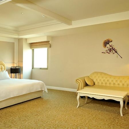 טאינאן Asia Emperor Hotel מראה חיצוני תמונה