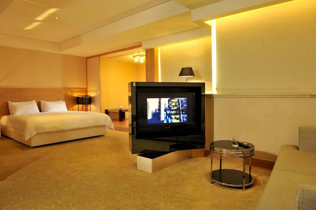 טאינאן Asia Emperor Hotel מראה חיצוני תמונה